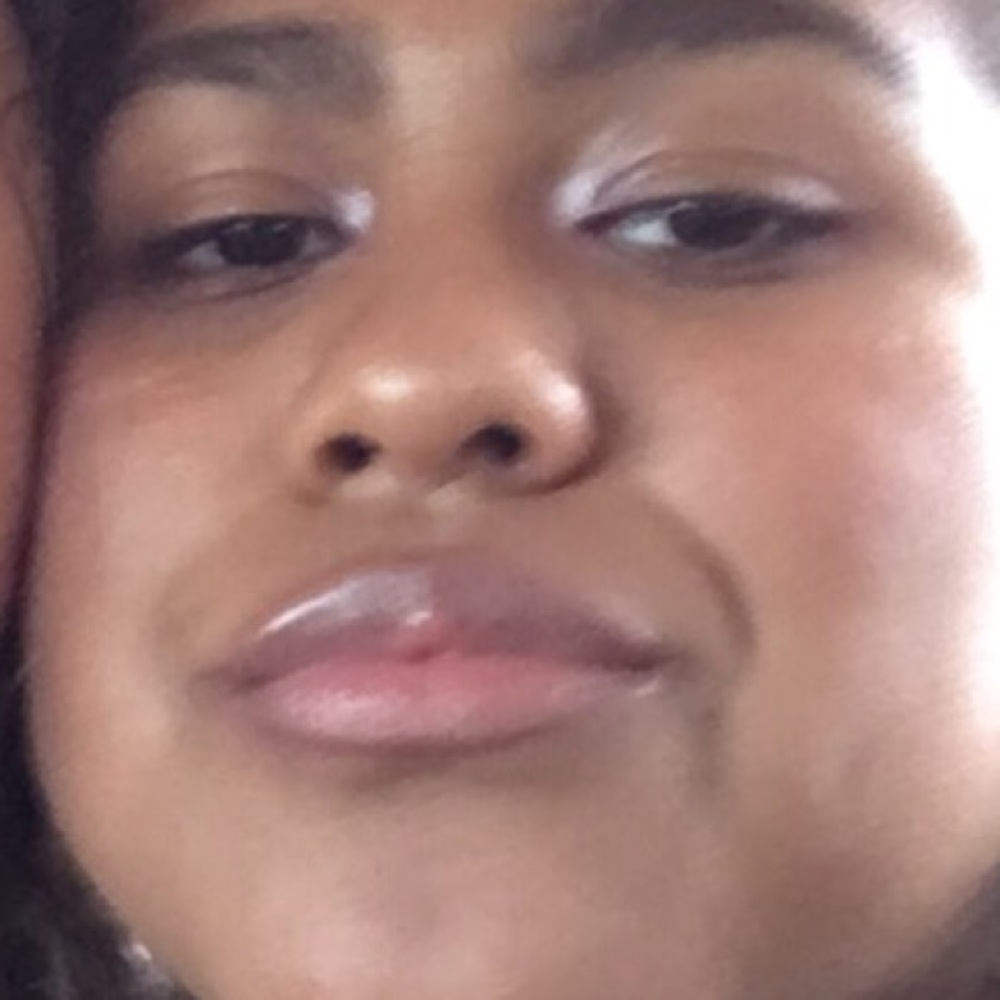 Meet your Posher, Yessenia